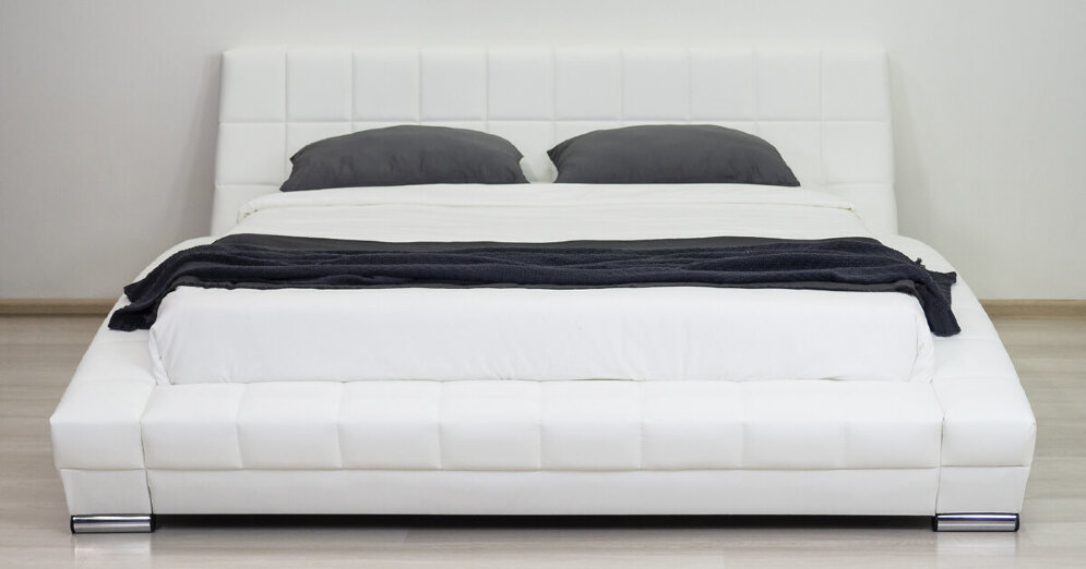 Интерьерная кровать Оливия, кожзам 