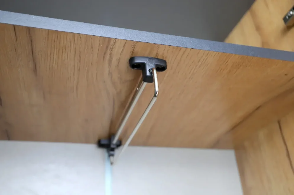 Шкаф 2-х створчатый с зеркалом Ольга-Лофт 