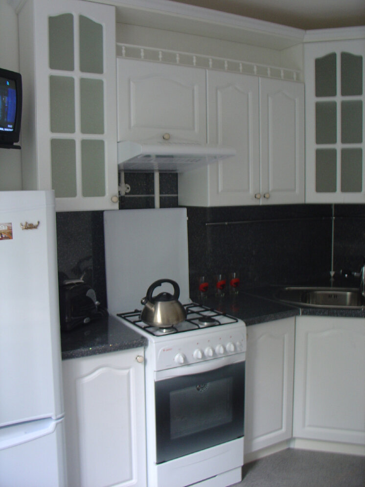 Кухня на заказ угловая Белая  