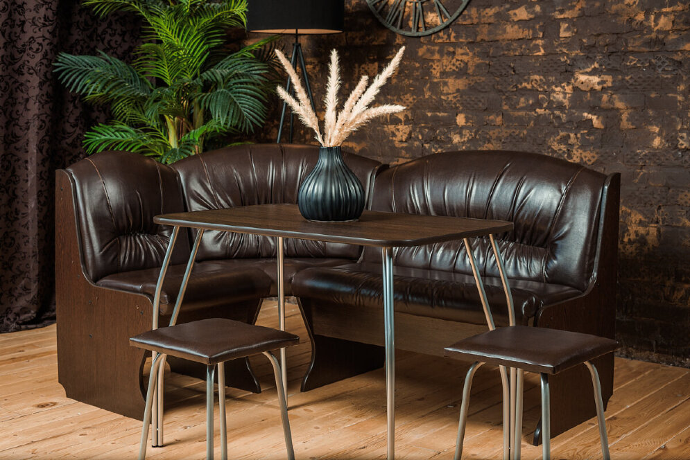 Стол обеденный на металлическом основании, венге 