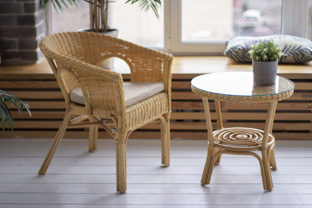 Стол журнальный 02/08 с накладкой из стекла 